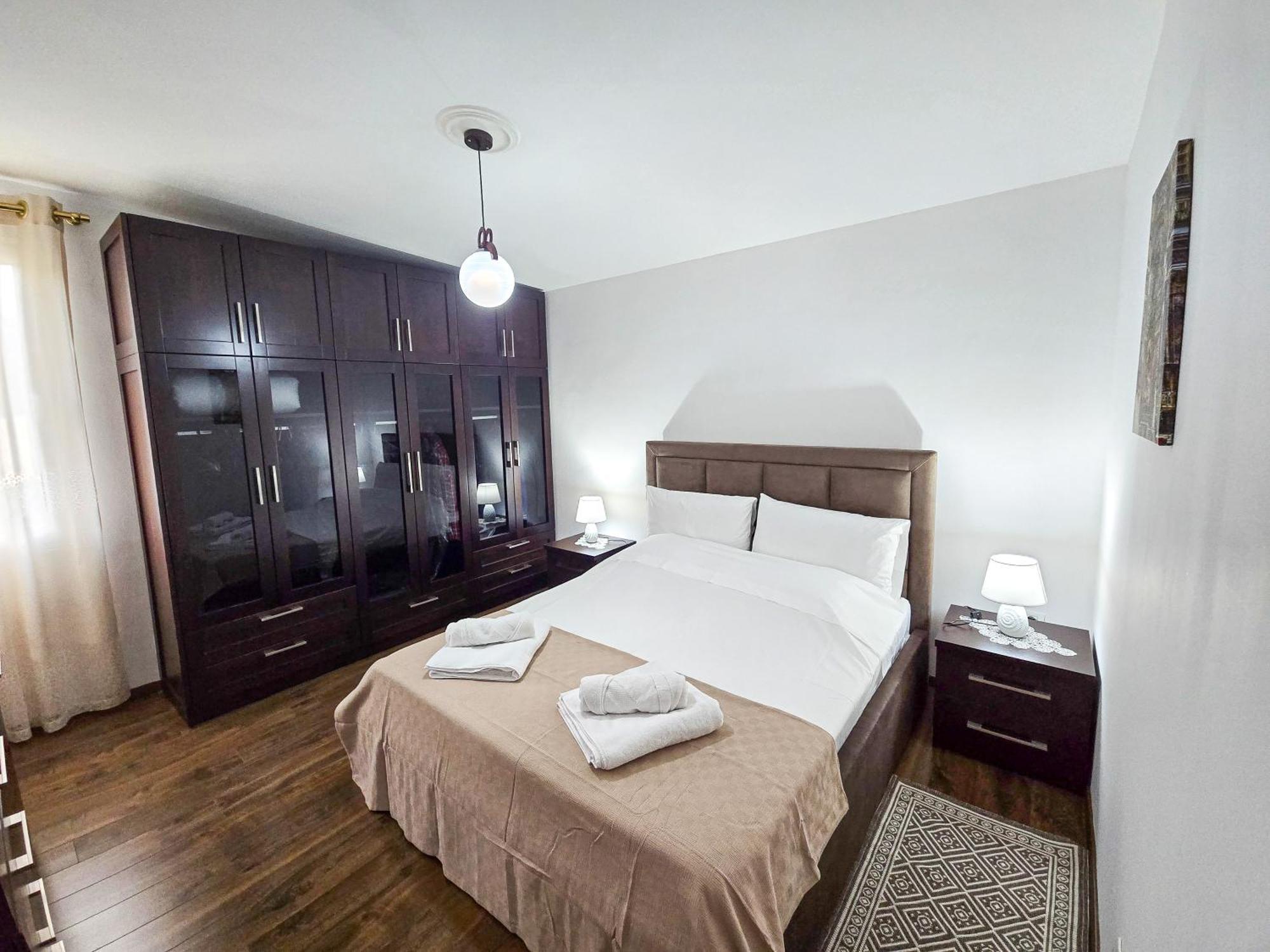 Lake Park 2Br Apartment Tirana Exteriör bild