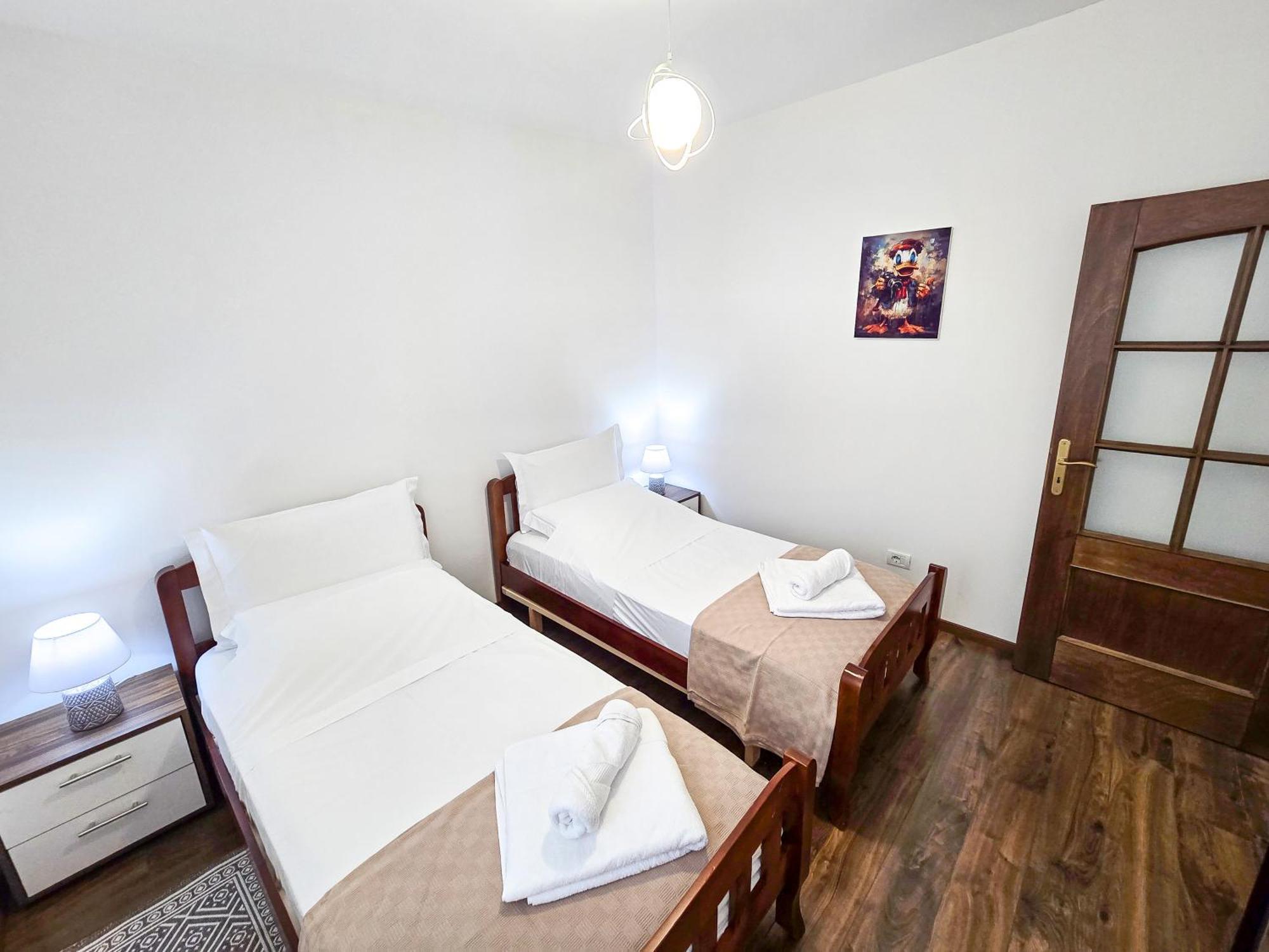 Lake Park 2Br Apartment Tirana Exteriör bild