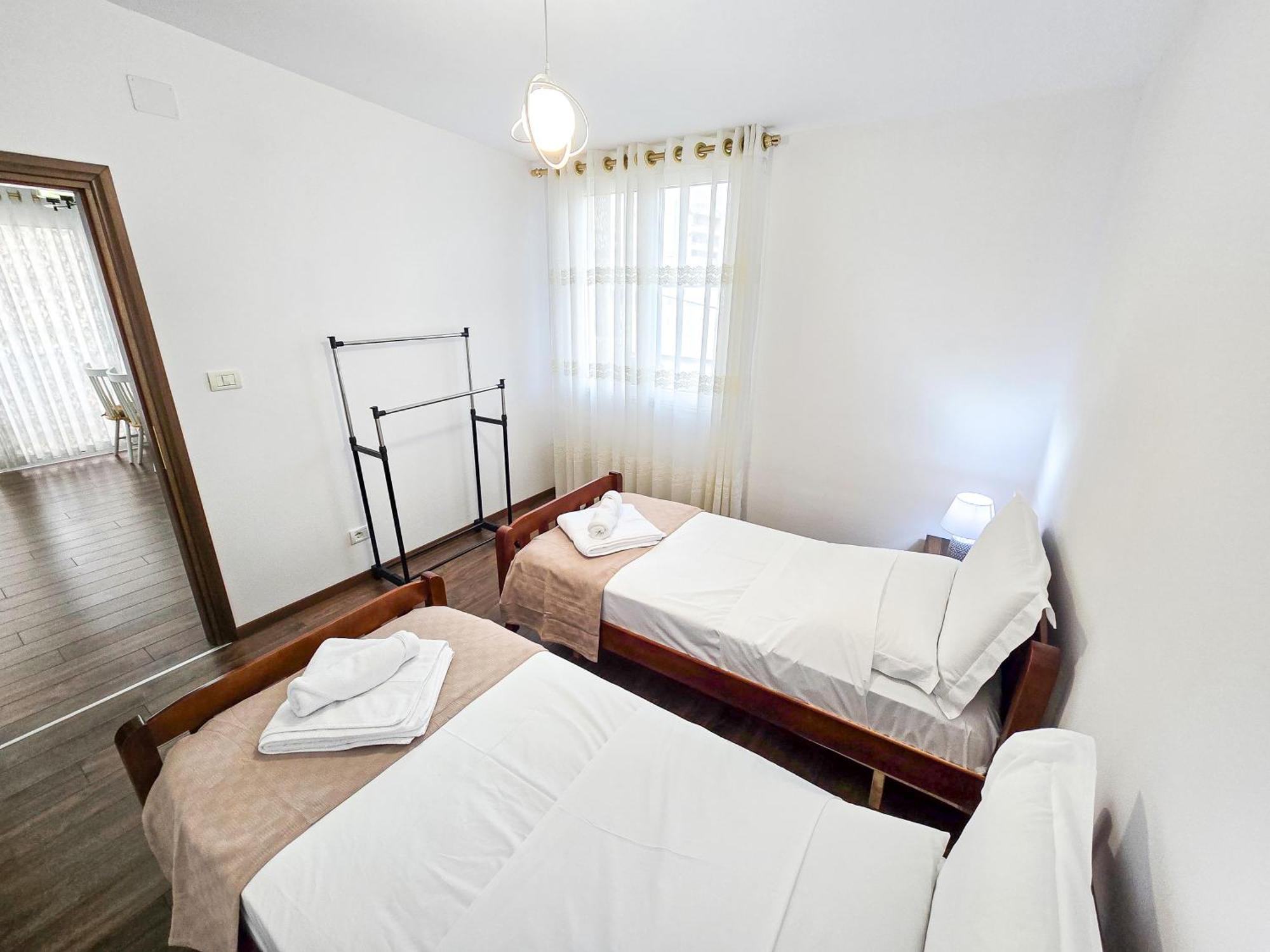 Lake Park 2Br Apartment Tirana Exteriör bild