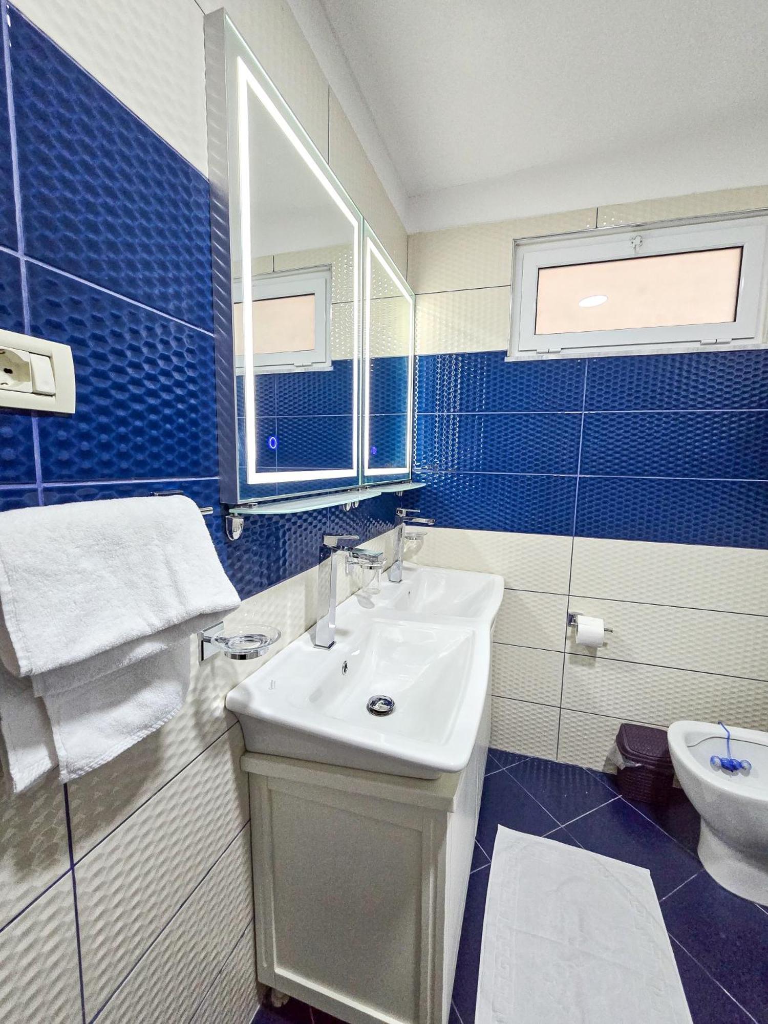 Lake Park 2Br Apartment Tirana Exteriör bild